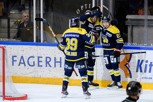 s Niklas Arell , Max Wennlund och Arttu Ilomäki jublar