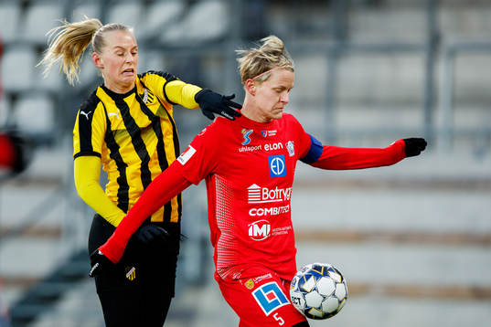 Häcken Stina Blackstenius och Linköpings Nilla Fischer