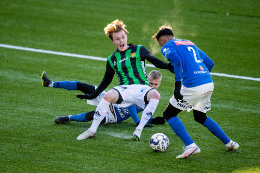 GAIS Julius Johansson mot Norrbys Viktor Bergh och Abbas Mohamad