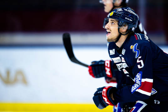 Linköpings Mattias Bäckman jublar