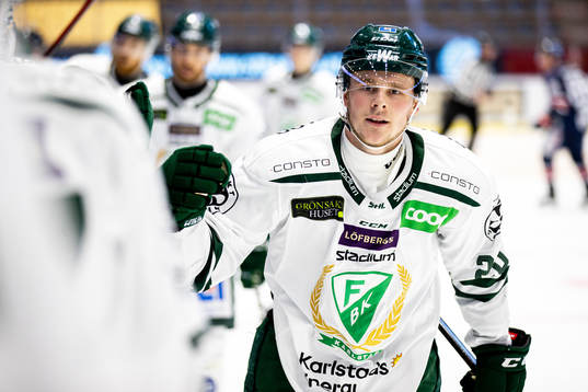 Färjestads Olle Lycksell  jublar