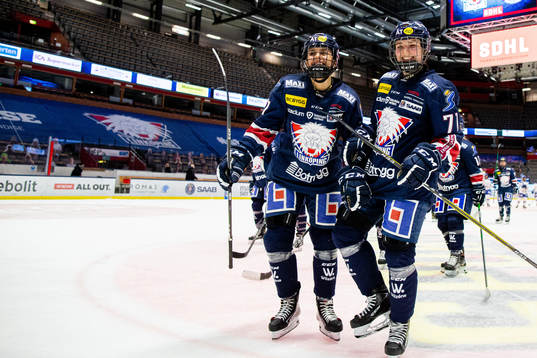 Linköpings Malou Berggren och Linnea Johansson jublar