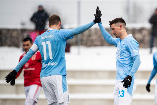 Malmö FFs Marcus Antonsson jublar med Ola Toivonen after 0-1