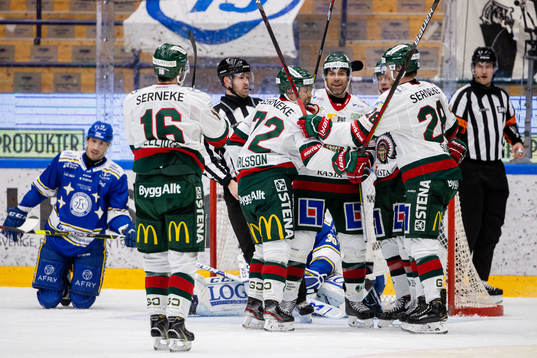 Frölundas Johan Sundström jublar med Patrik Carlsson och
