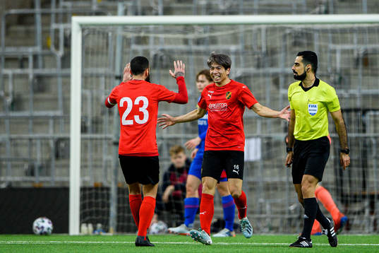 Vasalunds Philip Berglund och Alexander Jovanovic jublar efter 0-2