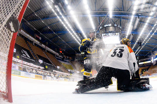 s Matt Donovan jublar