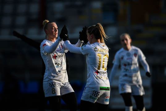 Rosengårds Hanna Bennison och Jelena Cankovic jublar efter 1-0