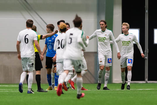 Varbergs spelare jublar efter 0-2