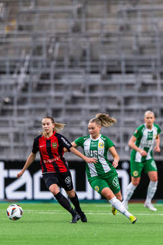 Brommapojkarnas Sara Eriksson och Hammarbys Emma Jansson
