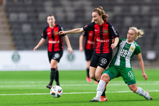 Brommapojkarnas Emma Lundh och Hammarbys Ellen Gibson