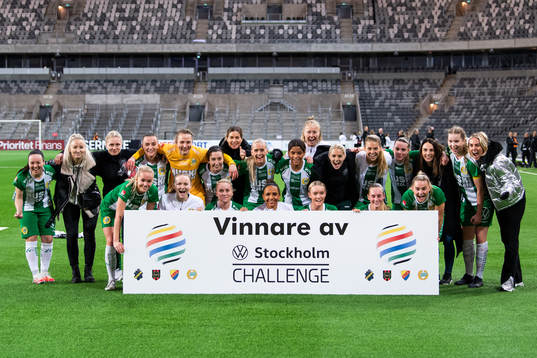 Hammarbys spelare jublar