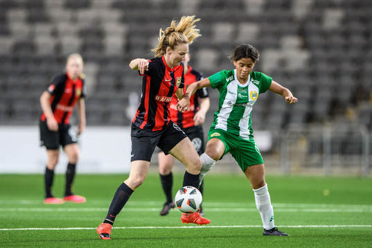 Brommapojkarnas Emma Lundh och Hammarbys Mecy Söderling