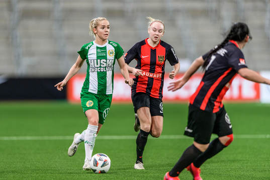 Hammarbys Hanna Lundkvist och Brommapojkarnas Maja Wiklander