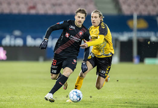  [DK=20210214: Erik Sviatchenko (28), FC Midtjylland og Nicolai Brock-Madsen (44), AC Horsens]
