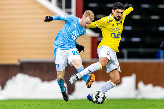 Malmö FFs David Edvardsson och Falkenbergs Mahmut Özen