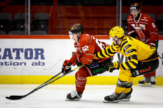Örebros Robert Leino och Skellefteås Philip Broberg