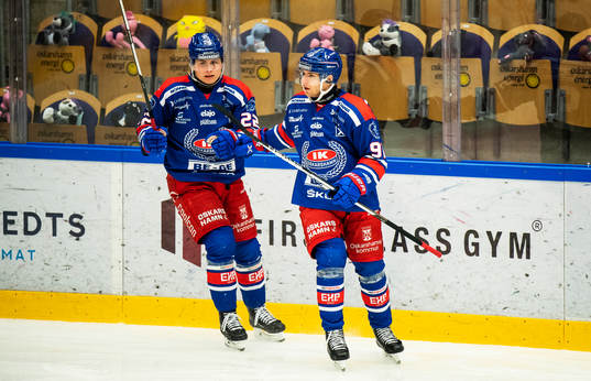 Oskarshamns Rickard Palmberg jublar med John Dahlström