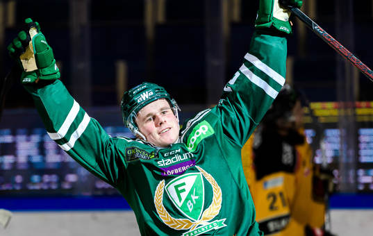 Färjestads Olle Lycksell  jublar