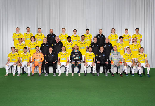  Adam Wiberg, Axel Norén, Samuel Adrian, assisterande tränare Jonas Axeldal, Linus Borgström, Anton Wede, Mahmut Özen, Fysio Mårten Hansen, Melker Nilsson, Lorik Ademi, Elliot Hintsa. Mittenledet från vänster.: Oliver Hintsa, Karl Björklund, materialförvaltare Jetullah Brahimi, läkare Sverker Nilsson, Kwame Kizito, Mohammad Ahmadi, målvaktstränare Björn Nordberg, materialförvaltare Lars Kärrå, Matthew Garbett, Karl Söderström. Sittande från vänster.: Rasmus Fridolf, Edi Sylisufaj, Nadeem Omar, tränare Hans Eklund, Tobias Karlsson, Viktor Noring, Christoffer Carlsson, assisterande tränare Tobias Tuvesson, Tim Erlandsson, Carl Martinsson, Tobias Englund.