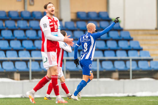 IFK Göteborgs Robin Söder jublar efter att han gjort 3-3