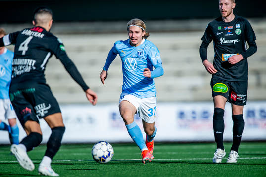 Malmö FFs Sebastian Nanasi mot Västerås Sean Sabetkar