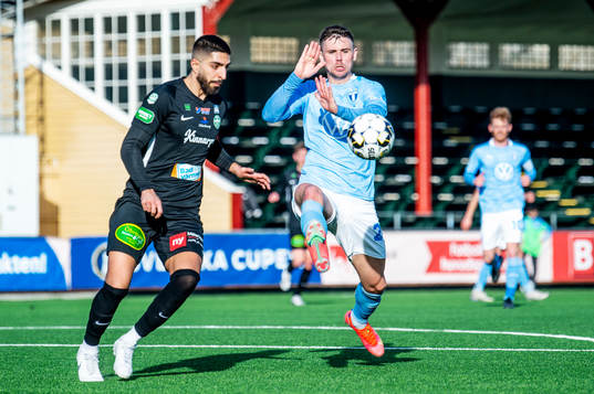 Västerås Sean Sabetkar mot Malmö FFs Marcus Antonsson