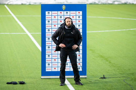 Häckens tränare Andreas Alm intervjuas