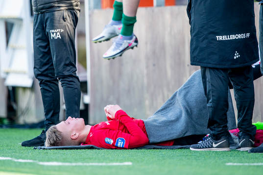Trelleborgs Noah Tillberg med en fotskada