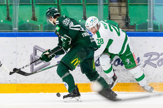 Färjestads Jakob Forsbacka Karlsson och Rögles Anton