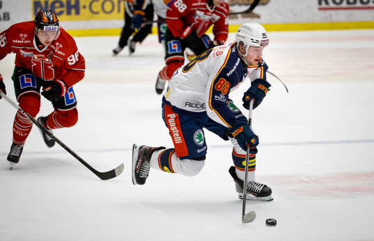 Örebros Robin Kovacs och Djurgårdens Alexander Holtz