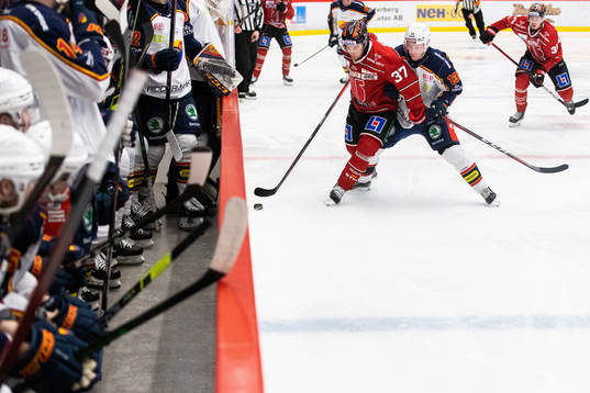 Örebros Glenn Gustafsson och Djurgårdens Kalle Östman