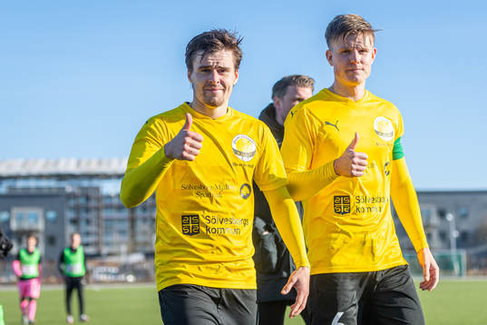 Mjällbys Jesper Gustavsson och Eric Björkander jublar