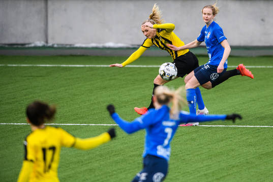 Häckens Stina Blackstenius och Eskilstunas Emma Östlund