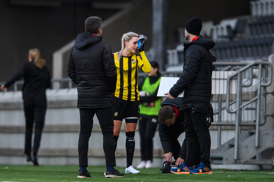 Häckens Lotta Ökvist får vård