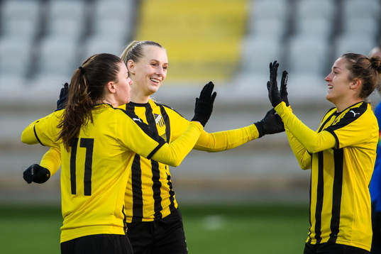 Häckens Pauline Hammarlund, Stina Blackstenius och Filippa