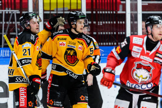 Luleås Filip Hållander jublar