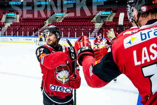 Malmö Redhawks Adam Johnson jublar
