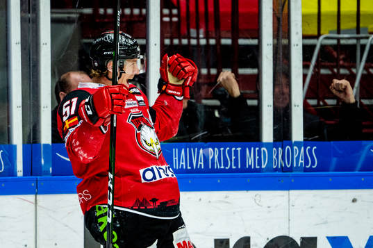 Malmö Redhawks Emil Sylvegård jublar
