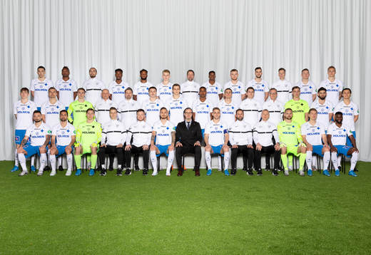  Ísak Bergmann Jóhannesson, Henrik Castegren, Felix Jakobsson, videoanalytiker Vedran Vucucevic, idrottspsykolog Daniel Ekvall, Finnur Tómas Pálmason, Oliver Stefansson, Theo Rask, Carl Björk, naprapat Victor Lyberg, läkare Bengt Janzon, Wille Jakobsson, Kristoffer Khazeni. Jonathan Levi. Sittande från vänster: Sead Haksabanovic, Christopher Telo, Julius Lindgren, assisterande- och målvaktstränare Maths Elfvendal, assisterande tränare Kim Hellberg, Linus Wahlqvist, huvudtränare Rikard Norling, Christoffer Nyman, assisterande tränare Mathias Florén, fystränare Niklas Egnell, Oskar Jansson, Alexander Fransson, Maic Sema. Editors note: Bilden är manipulerad, logotyp har tagits bort från tröjorna.