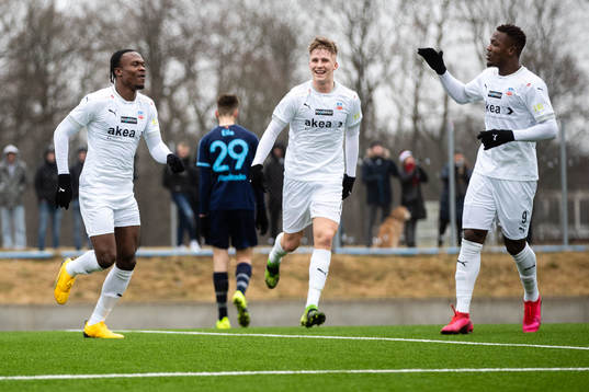 Helsingborgs Noel Mbo, Lucas Larsen och Alhaji Gero jublar efter 1-0