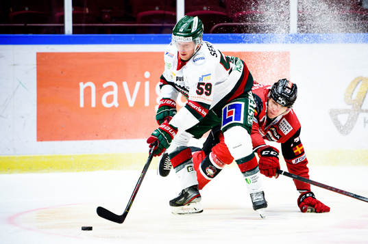 Frölundas Simon Hjalmarsson och Malmö Redhawks Adam Ollas
