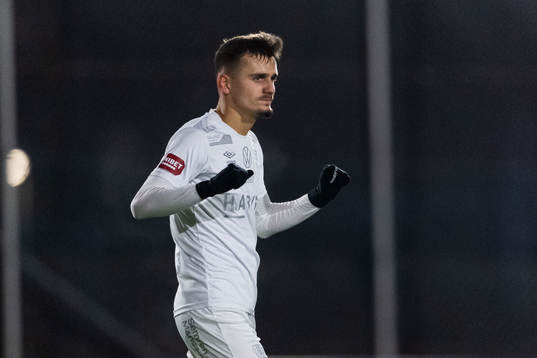 Örgrytes Ajdin Zeljkovic jublar efter att han gjort 3-0