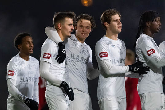 Örgrytes Ajdin Zeljkovic jublar med Herman Sjögrell och Robin Glavak efter att han gjort 3-0