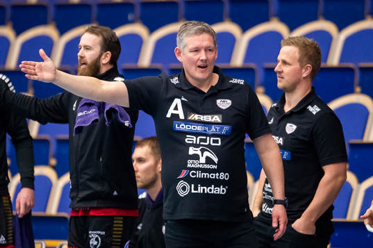 HK Malmös tränare Stian Tönnesen agerar
