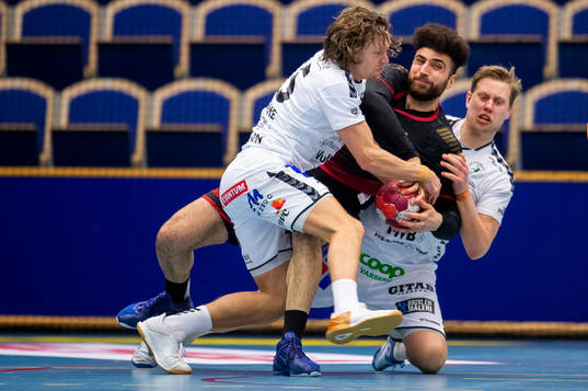 HK Malmös Kassem Awad och Varbergs Anton Jönsson
