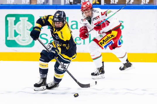 s Sanni Hakala och MODOs Daniela Pejsova