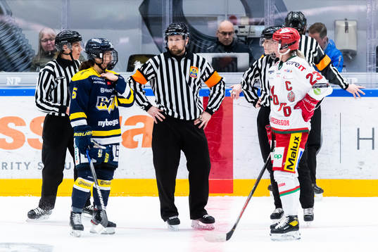s Sidney Morin och MODOs Olivia Carlsson  diskuterar med