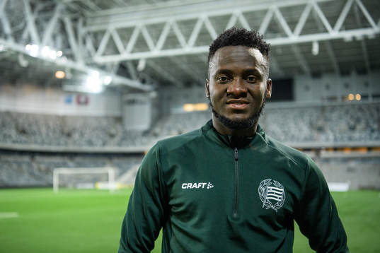 Hammarbys David Accam poserar för ett porträtt