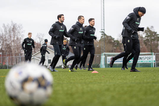 Spelarna värmer upp