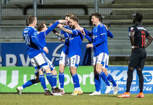  [DK=20210304: Marcel Rømer (30), Lyngby Boldklub, Magnus Kaastrup (11), Lyngby Boldklub, Emil Kornvig (25), Lyngby Boldklub, Emil Nielsen (7), Lyngby Boldklub og $l8$, jubler efter målet til 1-0]
